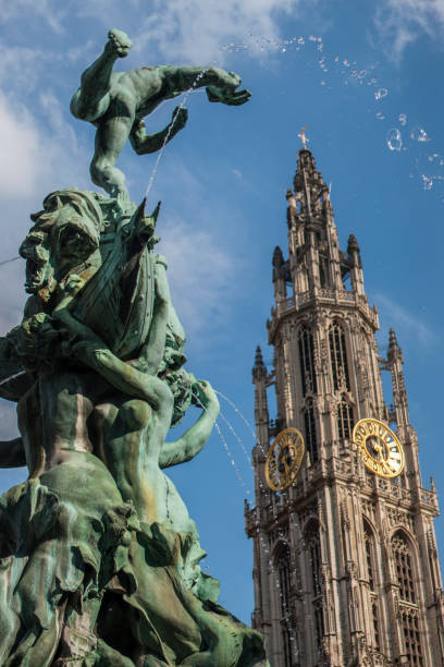 grote markt nel centro della città di anversa, belgio - brabo foto e immagini stock