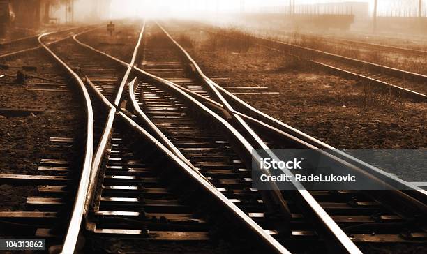 Railroad Foto de stock y más banco de imágenes de Acero - Acero, Aire libre, Andén de estación de tren