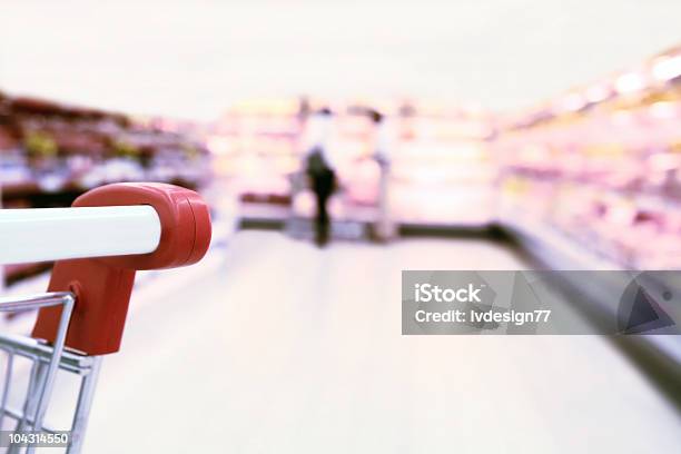 Zakupy W Supermarkecie - zdjęcia stockowe i więcej obrazów Artykuły spożywcze - Artykuły spożywcze, Dział mrożonek, Fotografika