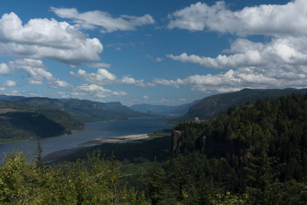 istock Crown Point in the Columbia River Gorge 1043174486