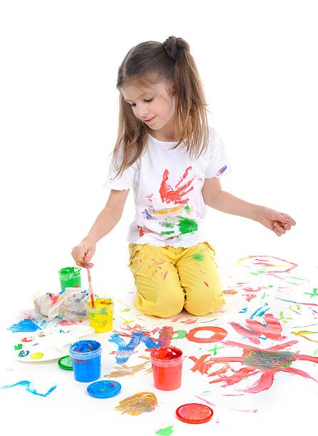 istock little girl draws 104319699