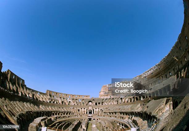 Estadio Colosseum In Rome Foto de stock y más banco de imágenes de Arquitectura - Arquitectura, Cielo, Cielo despejado