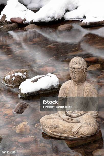 Meditação Buda No Inverno - Fotografias de stock e mais imagens de Buda - Buda, Neve, Arcaico