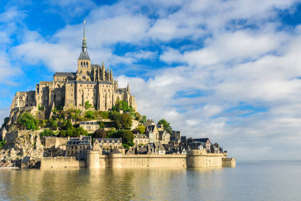 mont saint michel abbey on the island, normandy, northern france, europe - traditional culture religion church travel imagens e fotografias de stock