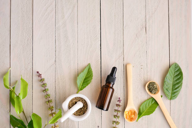 productos de hierbas medicinales orgánicas. hierba natural esencial de la naturaleza. - wellness products fotografías e imágenes de stock