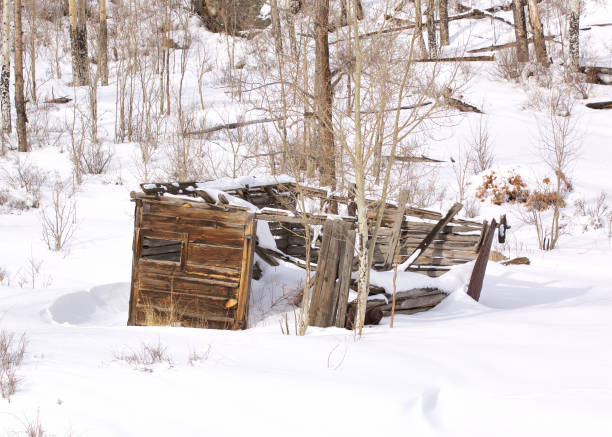 istock Wood Shed in Snow 1043298852