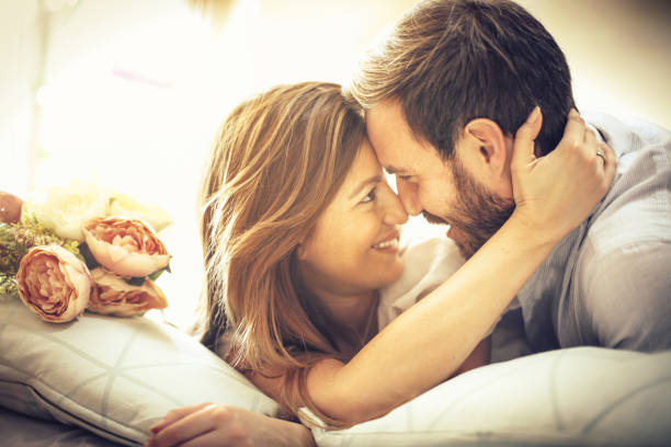 tu es mon amour. - rose saint valentin photos et images de collection