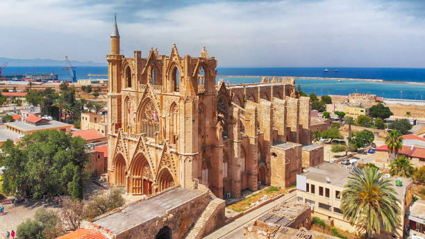 lala mustafa pasha moschee (kathedrale des heiligen nikolaus) in gazi famagusta (famagusta), zypern - famagusta stock-fotos und bilder