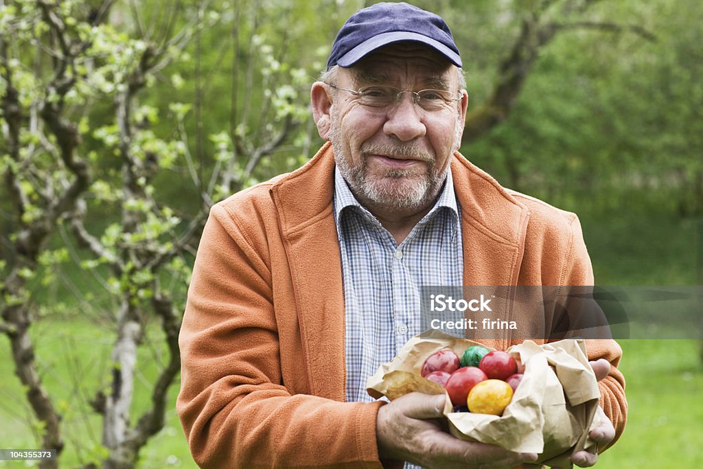 Охота на пасхальные яйца» - Стоковые фото Пасха роялти-фри