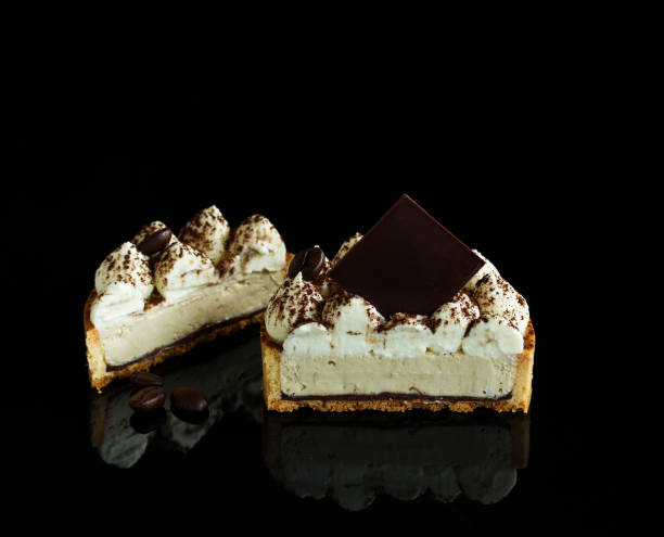 istock Peson tart with nuts and caramel 1043553828