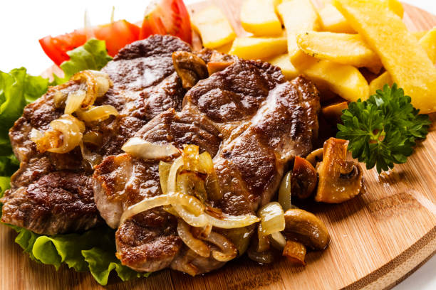 ビフテキ、野菜のグリル - filet mignon steak dinner meat ストックフォトと画像