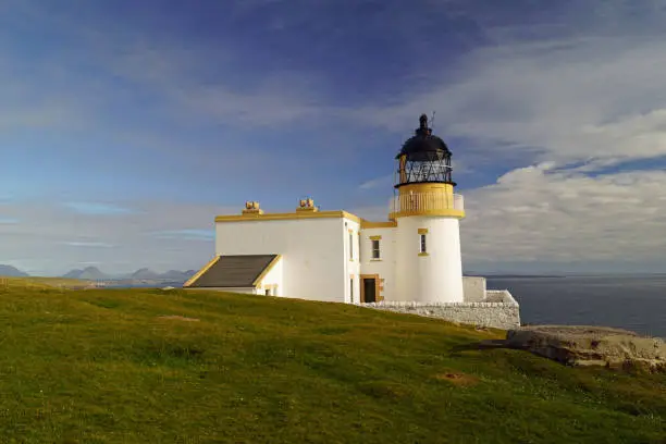 Stoer Lighthouse is a fully furnished Self Catering Lighthouse located on Stoer Head, north of Lochinver in Sutherland, North West Scotland.