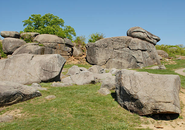 istock Massive boulders of Devil's Den at Gettysburg 104363103