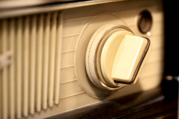 istock Retro radio 1043640204