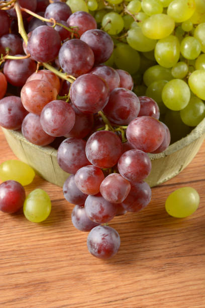 istock pile of dark and white grapes - closeup 1043680102