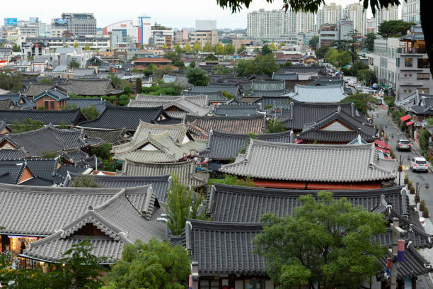 istock Hanok-Edeon, Yonju 1043689318