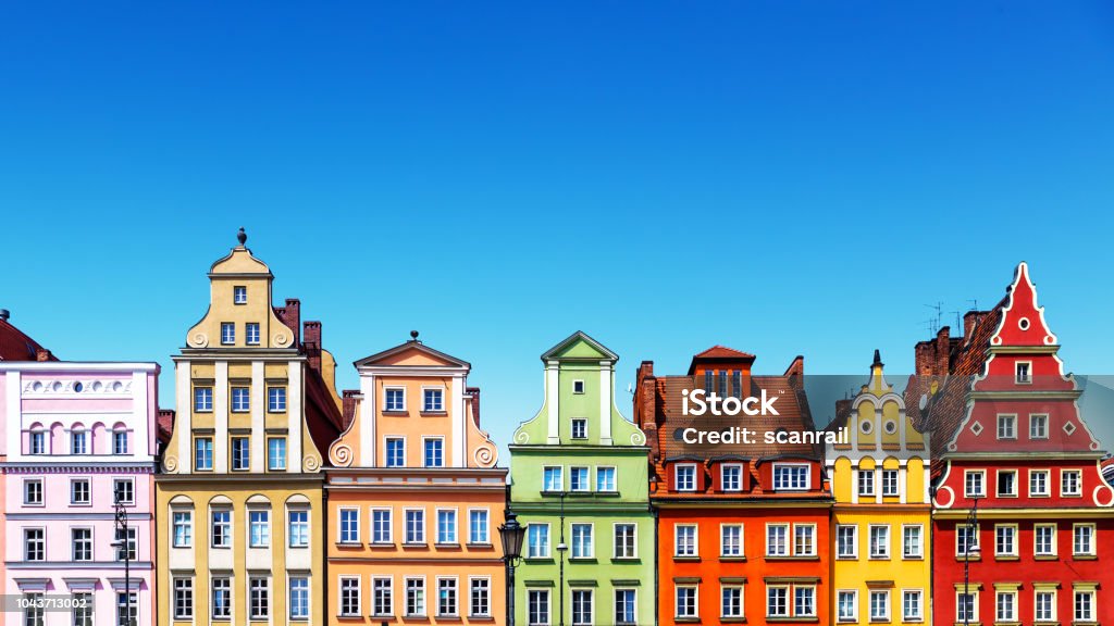 Old color houses in Wroclaw, Poland Scenic summer background view of the ancient classic color homes or houses architecture buildings with blue sky in the Old Town of Wroclaw, Poland Wroclaw Stock Photo