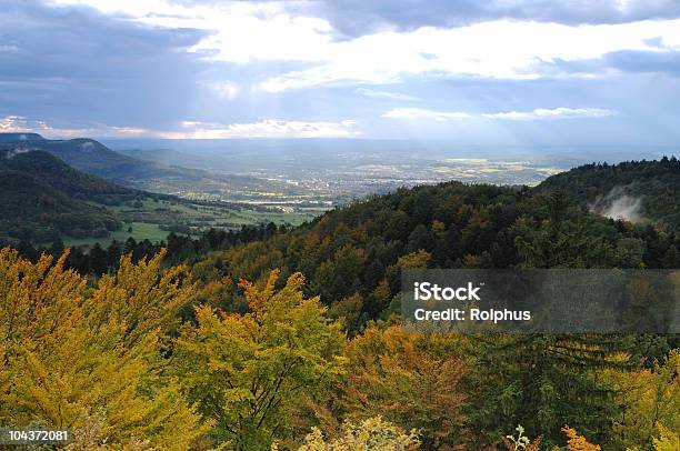 Foto de Floresta De Outono Da Suábia Iluminação Antes Do Pôrdosol e mais fotos de stock de Montanhas suábias