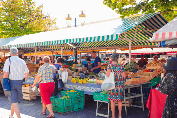 cours saleya en niza, francia - biological culture outdoors travel destinations architecture fotografías e imágenes de stock