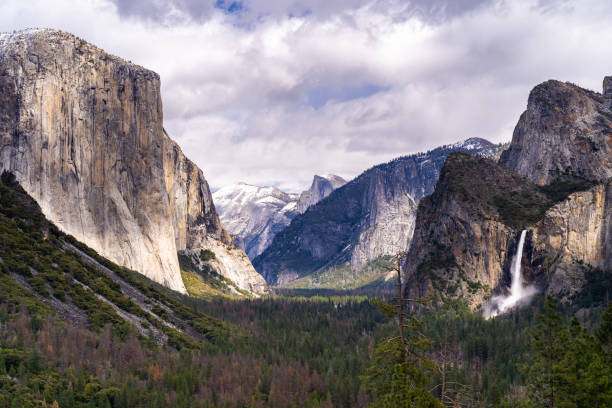 istock Yosemite national Park 1043727150