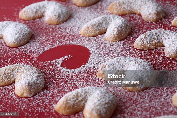 Boże Narodzenie Pieczenia Piasek Ciastka Na Czerwono - zdjęcia stockowe i więcej obrazów Bez ludzi