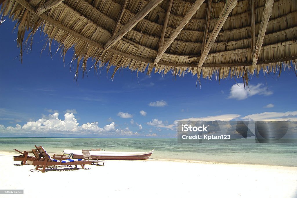 トロピカルビーチリゾート、竹の小屋に、前景 - カラー画像のロイヤリティフリーストックフォト