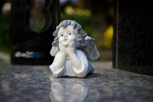 istock angel in the tomb 1043751574