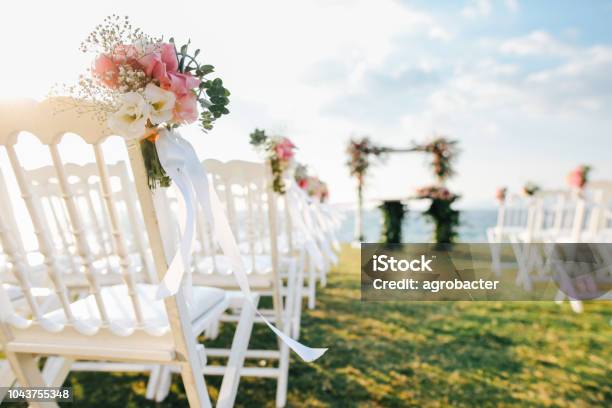 Romantische Hochzeitsfeier Stockfoto und mehr Bilder von Hochzeit - Hochzeit, Strand, Trauung