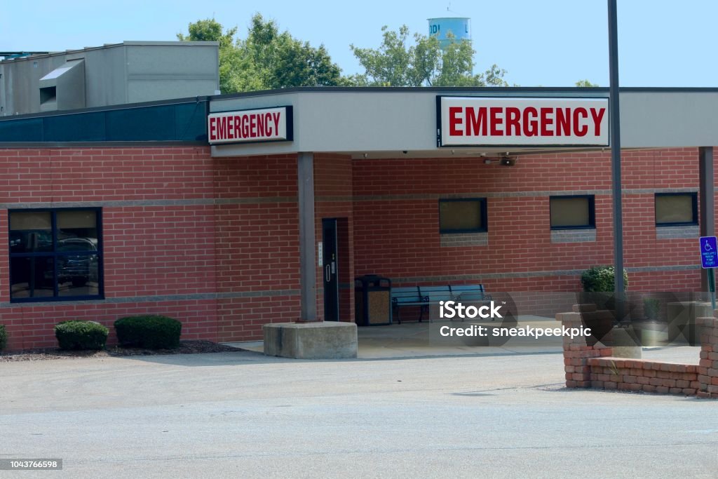 emergency room exterior exterior of a hospital emergency room Hospital Stock Photo