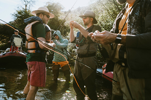 Amigos de pesca en el río de Deschutes Rafting viaje photo