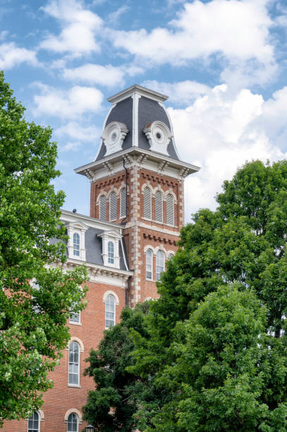 sala uniwersytecka na kampusie uniwersytetu w arkansas - university hall zdjęcia i obrazy z banku zdjęć