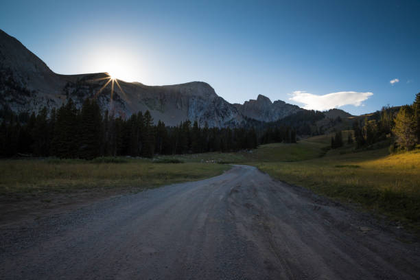 ถนนแฟรีเลค - bridger mountains ภาพสต็อก ภาพถ่ายและรูปภาพปลอดค่าลิขสิทธิ์