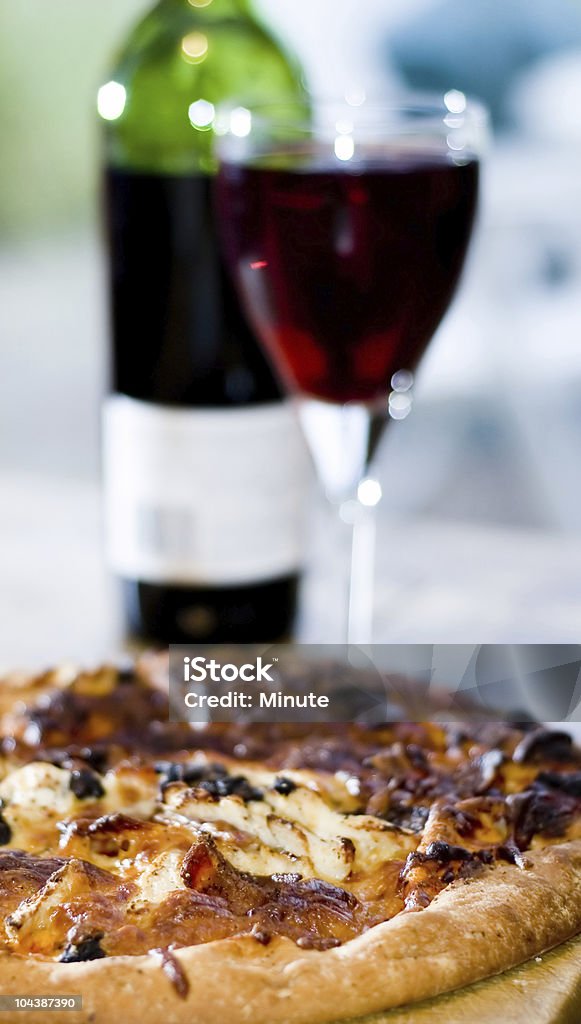 Pizza y Vino - Foto de stock de Alimento libre de derechos