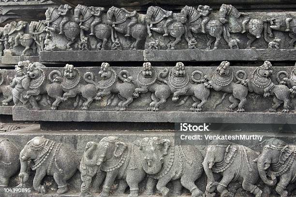 Starożytny Carvings Zwierząt Wokół Temple - zdjęcia stockowe i więcej obrazów Architektura - Architektura, Azja, Azjaci