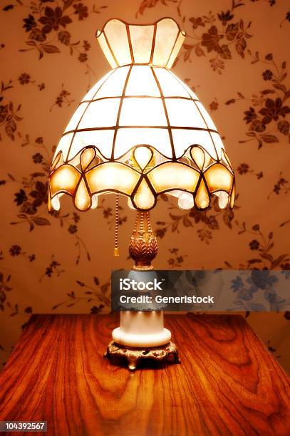 Lampada Antico - Fotografie stock e altre immagini di Lampada elettrica - Lampada elettrica, Vetro istoriato, Ambientazione interna