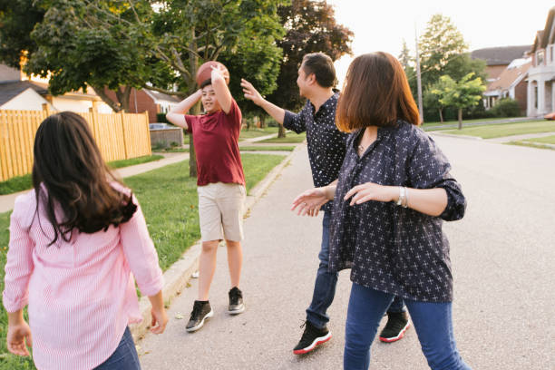 istock Teaching my teens money 1043934222