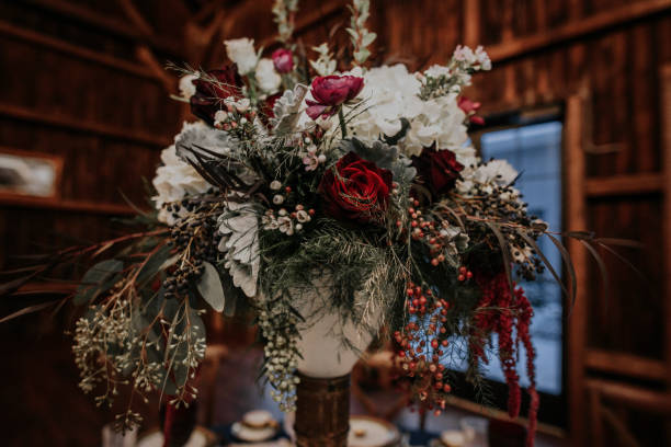 centrotavola fiorito - wedding centerpiece foto e immagini stock