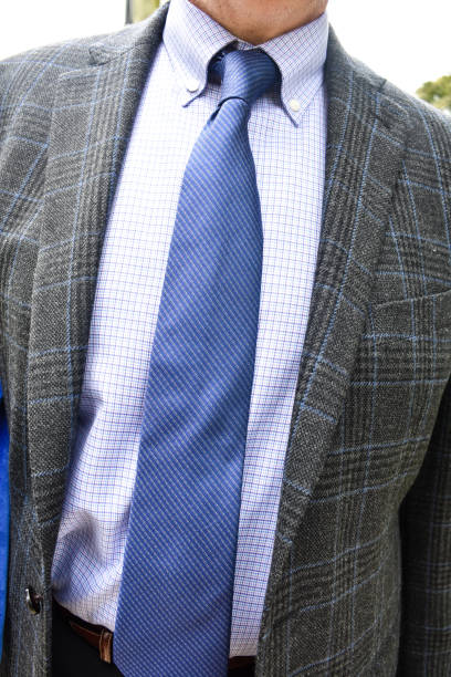 homme d’affaires confiant en costume closeup - lapel suit macro businessman photos et images de collection