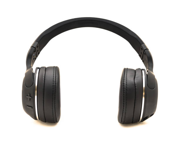 istock Studio shot black bluetooth wireless over-ear headphones 1043995070