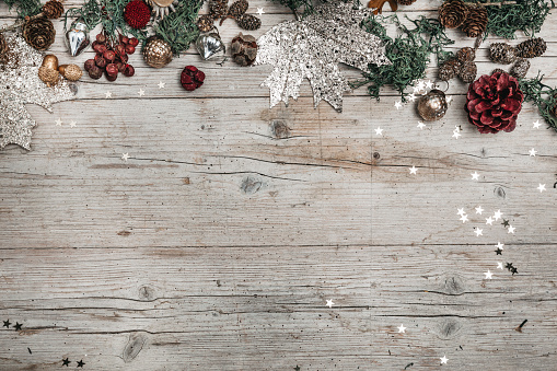 Navidad y otoñal fondo madera gris con decoración photo