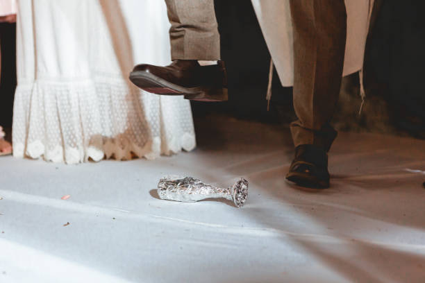 casser le verre - judaïsme photos et images de collection