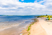 leeren-strand-nach-einem-sturm-mit-algen-an-land-geworfen.jpg?b=1&s=170x170&k=20&c=vyZAPqMEl17jsi3J2l8fdr34HS2Nd8QOr7u63cgoCaE=