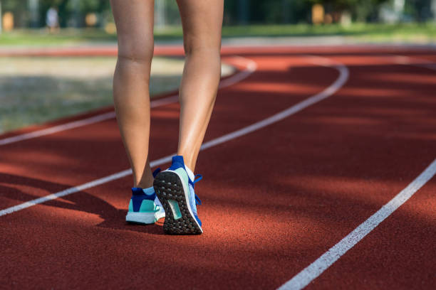 istock Slim woman's legs, ready for jogging outdors 1044119308