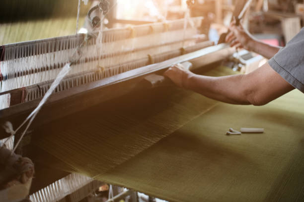 伝統的な織物製造、繊維工業用織物のスレッドです。 - cotton textile material industry ストックフォトと画像