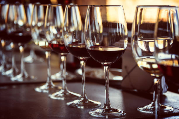 close up of glasses of wine on a table during a wine tasting - winetasting imagens e fotografias de stock