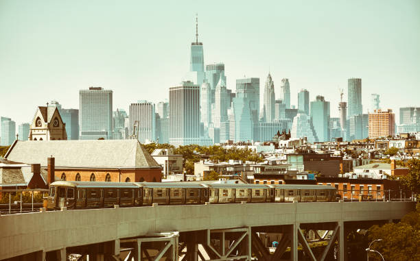 immagine stilizzata retrò di new york city. - brooklyn new york city retro revival old fashioned foto e immagini stock