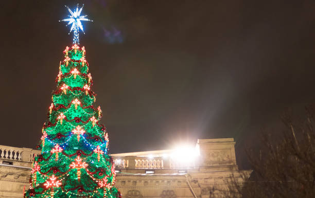 istock Christmas tree in St. Petersburg at night. 1044171796