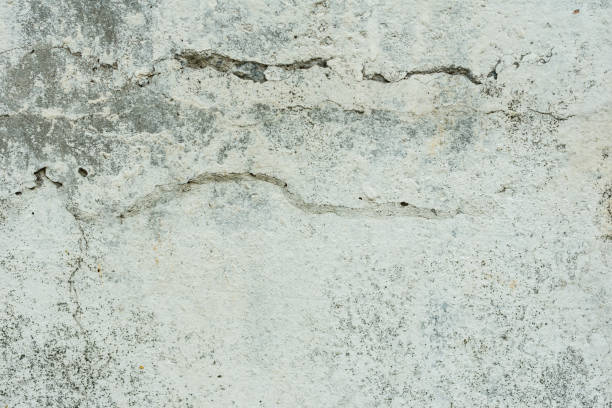 istock Wall fragment with attritions and cracks 1044180620