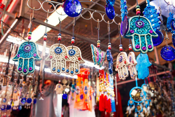 ハムサ - テル ・ アビブの市場でファティマの手 - hamsa ストックフォトと画像