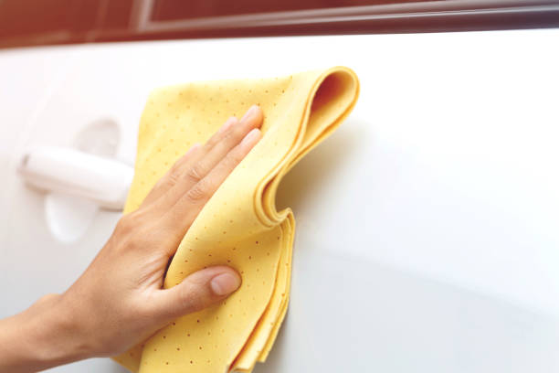 istock Guys are cleaning the white car. 1044223256